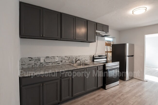 Building Photo - 2208 Hardin Dr