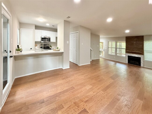 Building Photo - 22 Sawmill Grove Ln