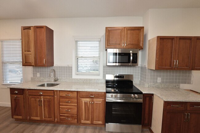 Building Photo - 1301 37th St