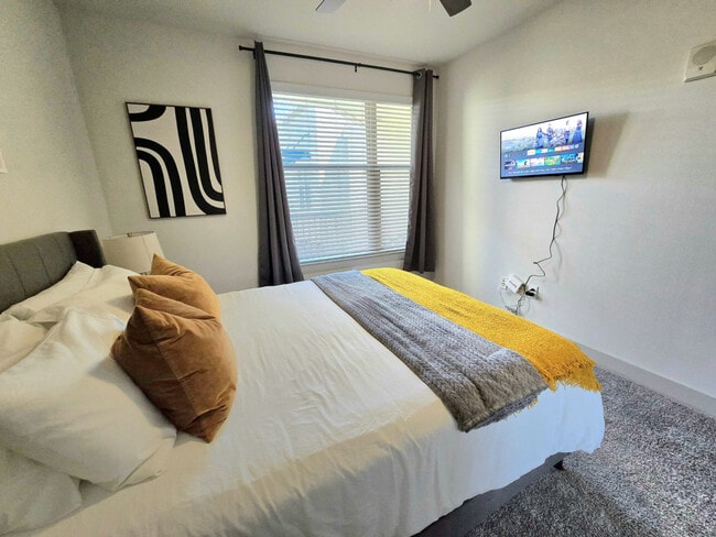 Building Photo - 8122 Midtown Blvd