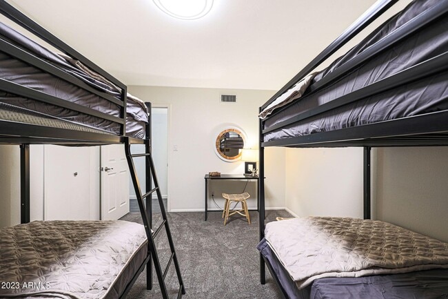 Building Photo - 421 Lila Cir