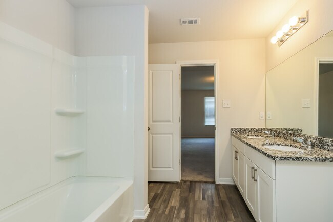 Building Photo - 10083 Cerritos dr