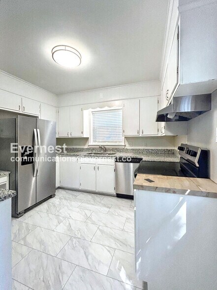 Building Photo - 6728 Kemp St