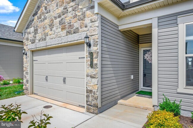 Building Photo - 46414 ROSE RIVER Ter