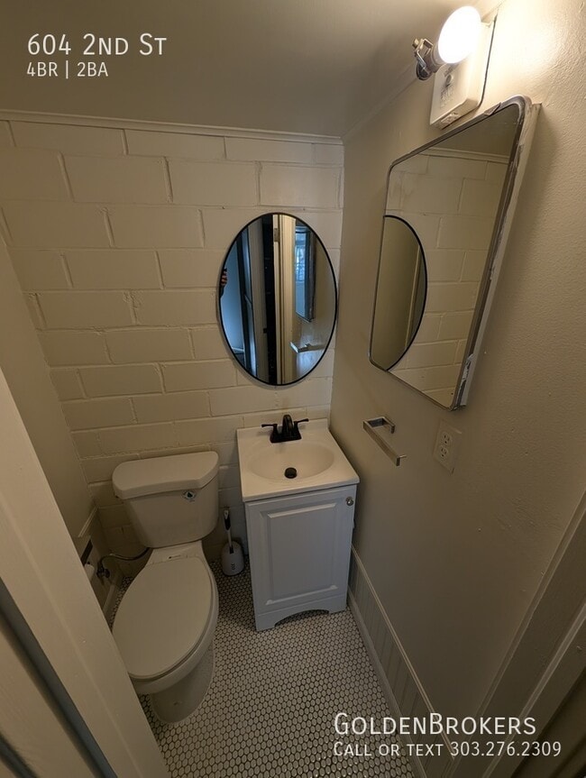 Building Photo - 604 2nd St