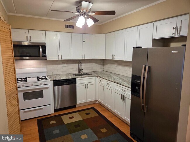 Building Photo - 809 Red Lion Rd