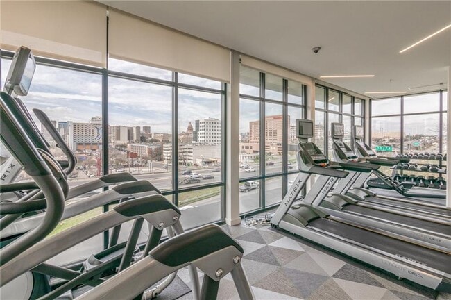 Building Photo - 800 Embassy Dr