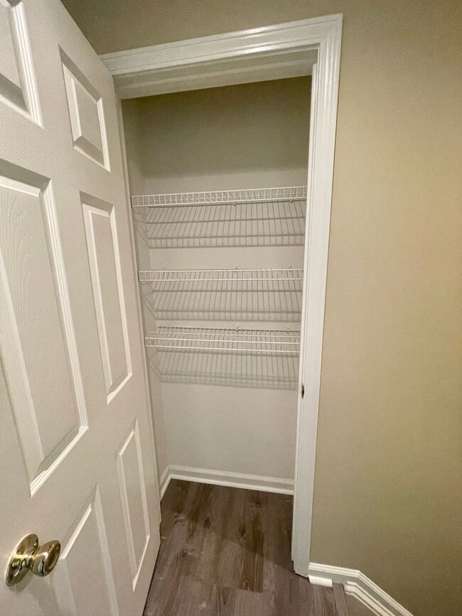 Building Photo - 3 Bedroom, 2 Bath Townhome in Park West of...