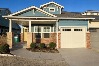 Building Photo - Large 3 Bed, 2 Bath in Beautifully Well-Maintained Neighborhood