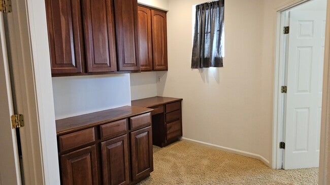 Building Photo - 5012 Crest Dr