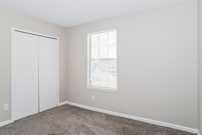 Building Photo - 7811 Aquarius Cir S