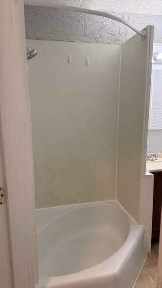 Building Photo - 841 E Philadelphia St