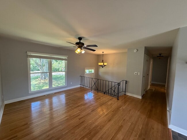 Building Photo - Bi-Level House for Rent in Ellettsville, IN