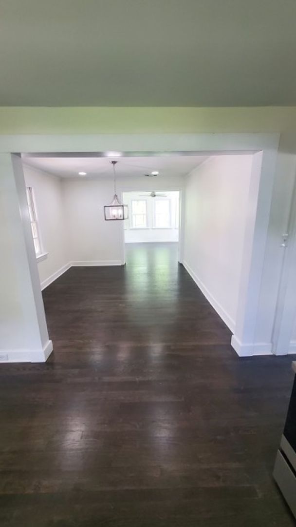 Building Photo - 4 Bedroom, 3 Bath Home w/  1 Car Garage