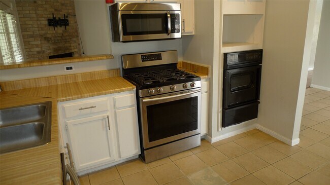 Building Photo - 7015 Caladero Dr