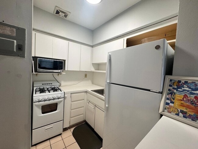 Building Photo - 2001 S Ocean Dr