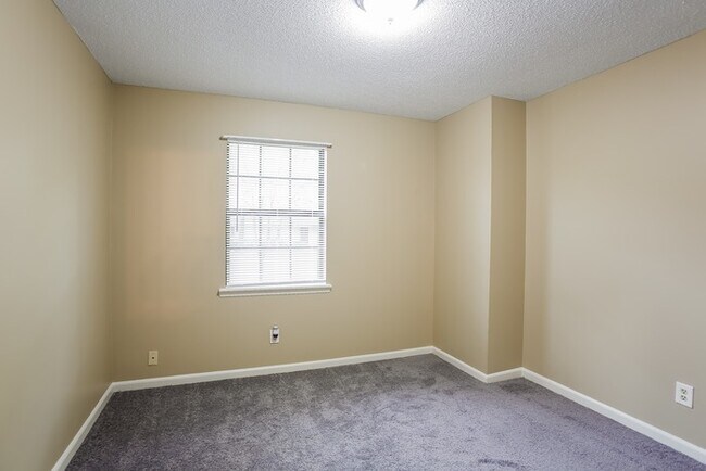 Building Photo - Charming Sherwood Home