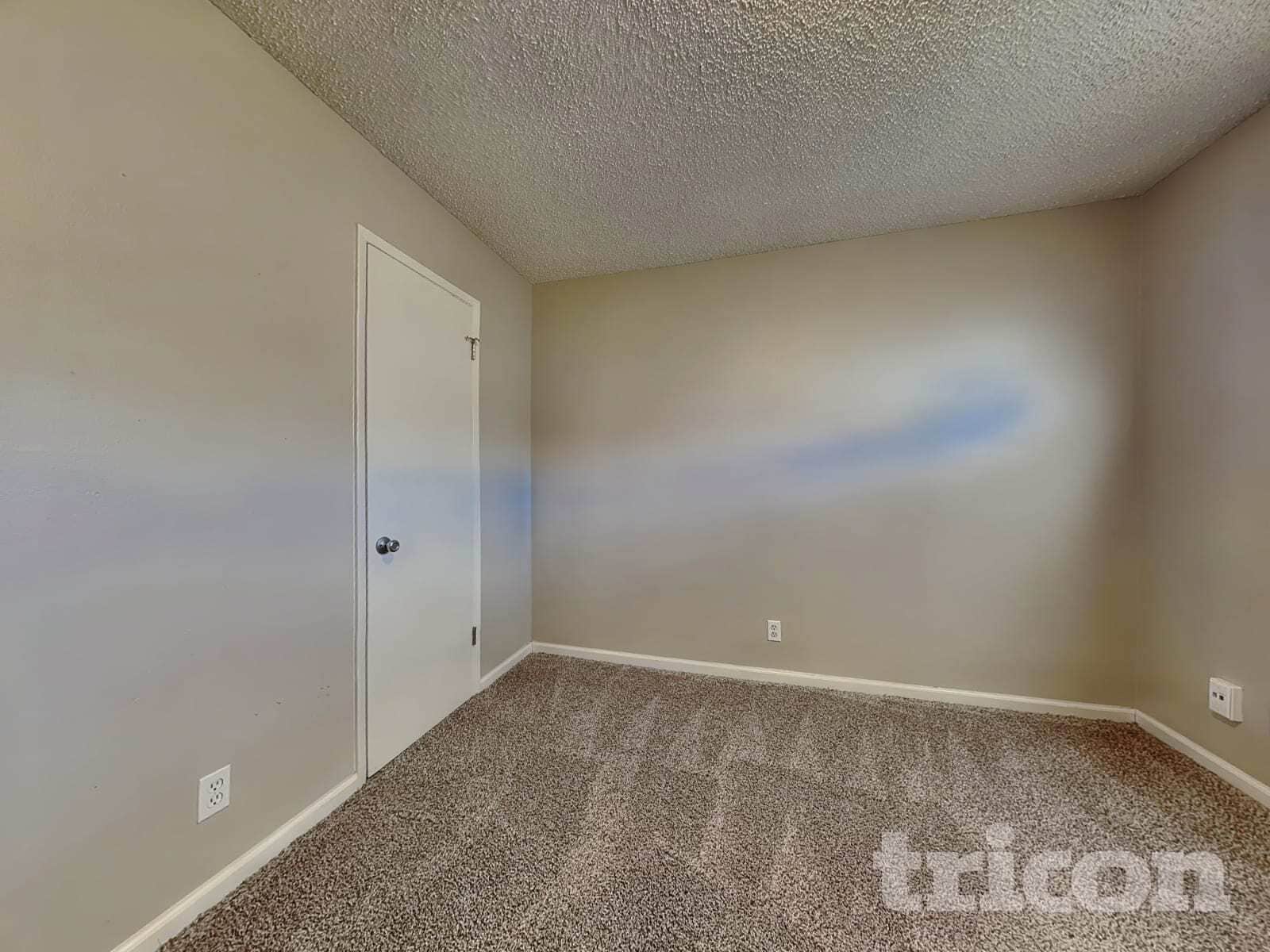 Building Photo - 1001 Akard Dr