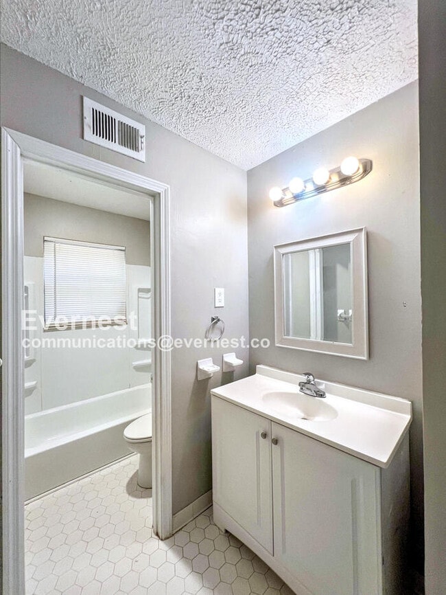 Building Photo - 6335 Southbridge Dr