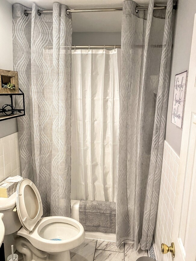 Building Photo - 2925 Center St