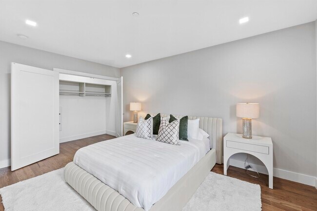 Building Photo - 60 68th St