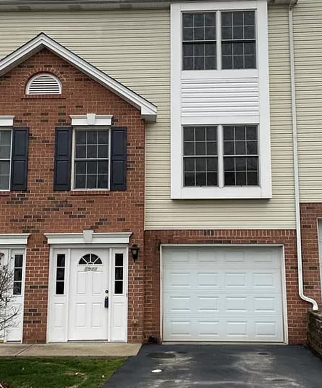 Primary Photo - Beautiful 2 Bedroom with an office, 2.5 Ba...