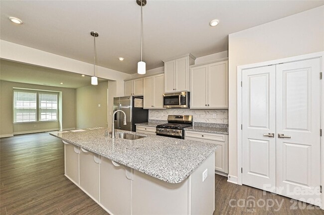 Building Photo - 7637 Griffins Gate Dr SW