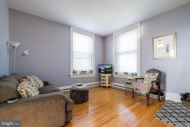 Building Photo - 22 N Main St