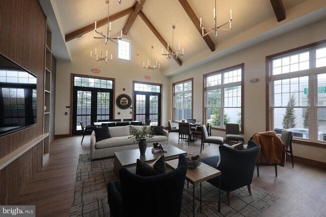 Building Photo - 4 Cherry Ln