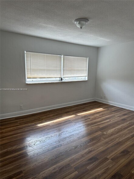Building Photo - 8605 NW 35th Ct