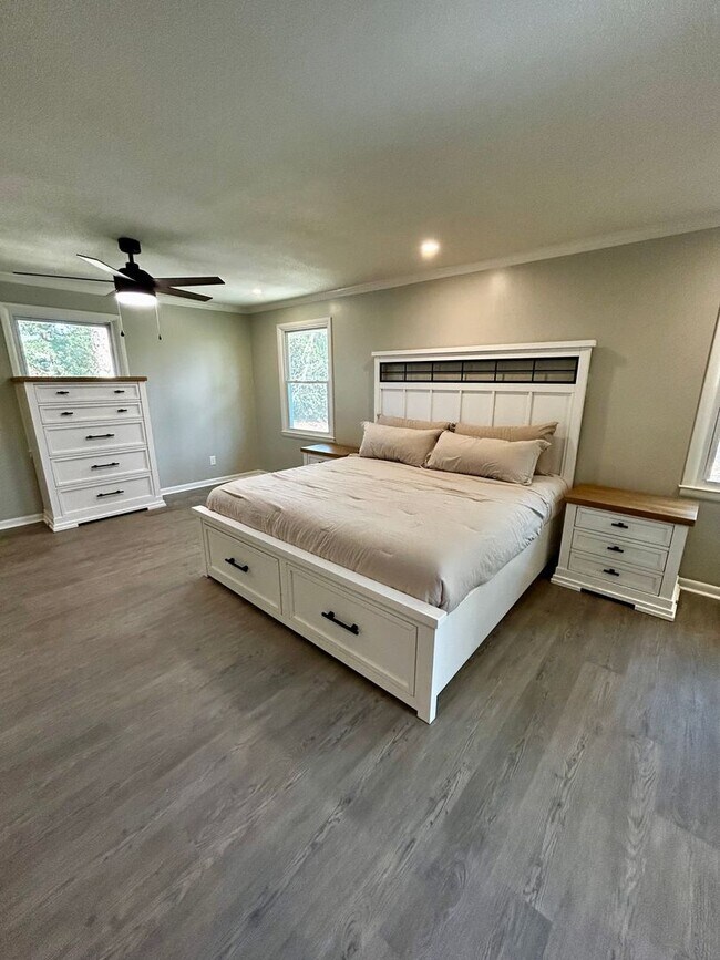 Building Photo - 1903 Azalea Dr