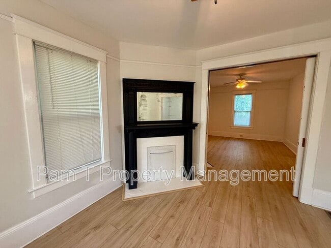 Building Photo - 611 W 44th St