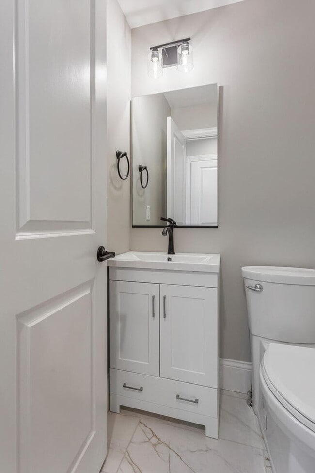 Building Photo - Four bedroom executive rental available no...