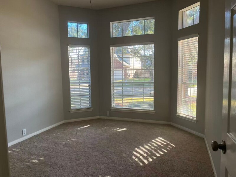 Building Photo - 7411 Maple Run Dr