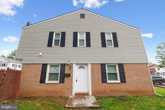 Building Photo - 8157 Community Dr