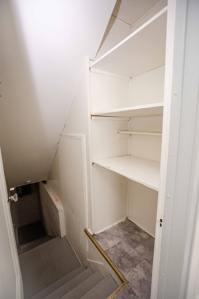 Building Photo - Very Spacious Four Bedroom Home For Rent!