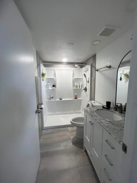 Building Photo - 2735 W 52nd St