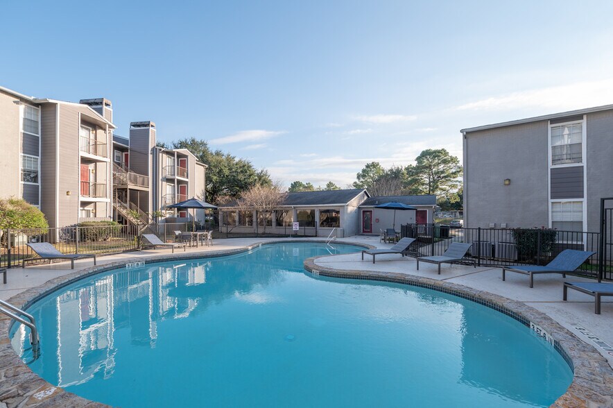 The Gates Apartments 8630 Easton Commons Houston TX 77095 Apartment