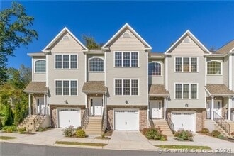 Building Photo - 24 Oak Branch Dr