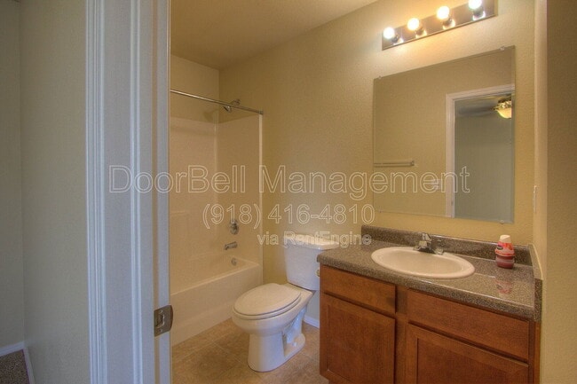 Building Photo - 5712 N 34th St