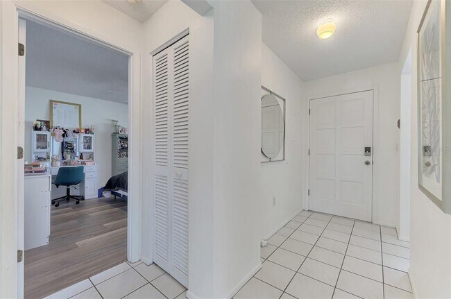 Building Photo - 952 N Beneva Rd