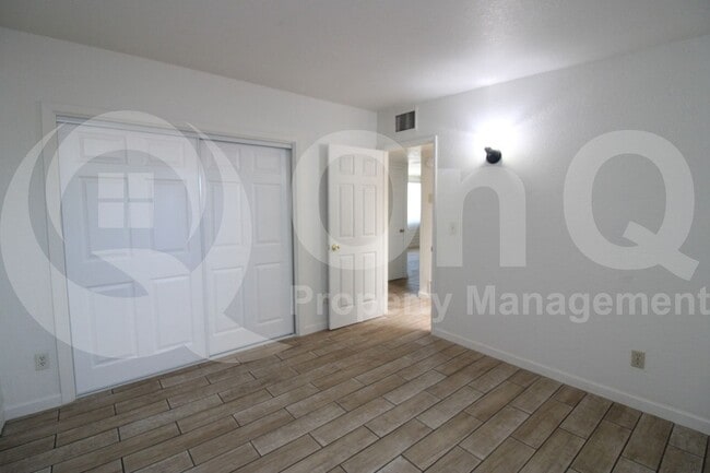 Building Photo - 53 S Melrose Ave