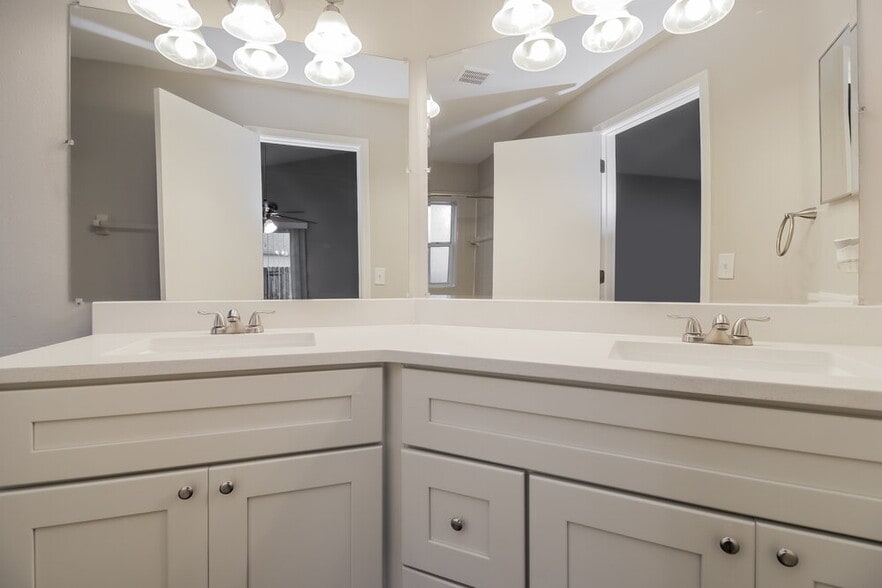 Building Photo - 646 Upperriver Ct