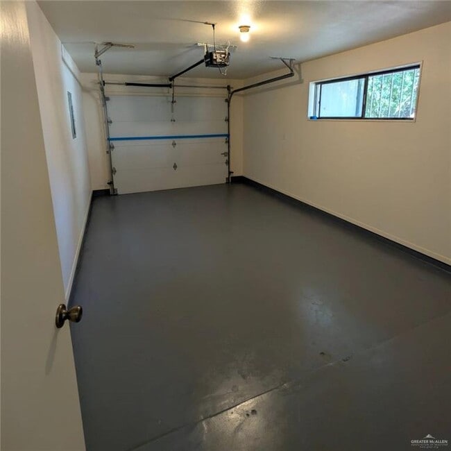 Building Photo - 15 Upas Ave