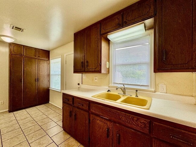 Building Photo - 3222 N Holman Ct