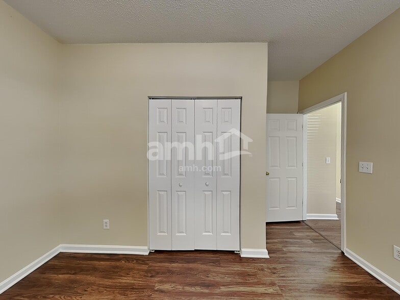 Building Photo - 2006 Farm Hill Ct