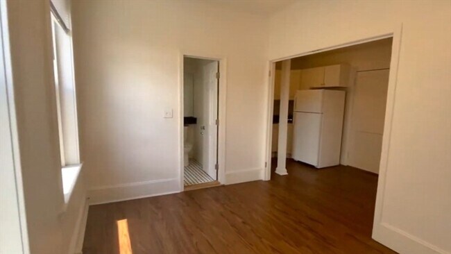 Building Photo - 64 Hemenway St