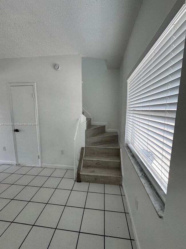 Building Photo - 1153 SW 7th St