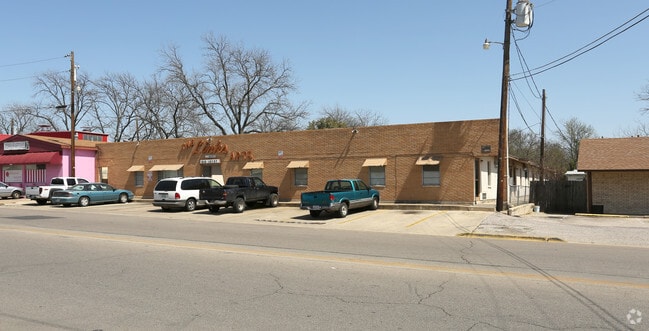 Primary Photo - The Links Apts