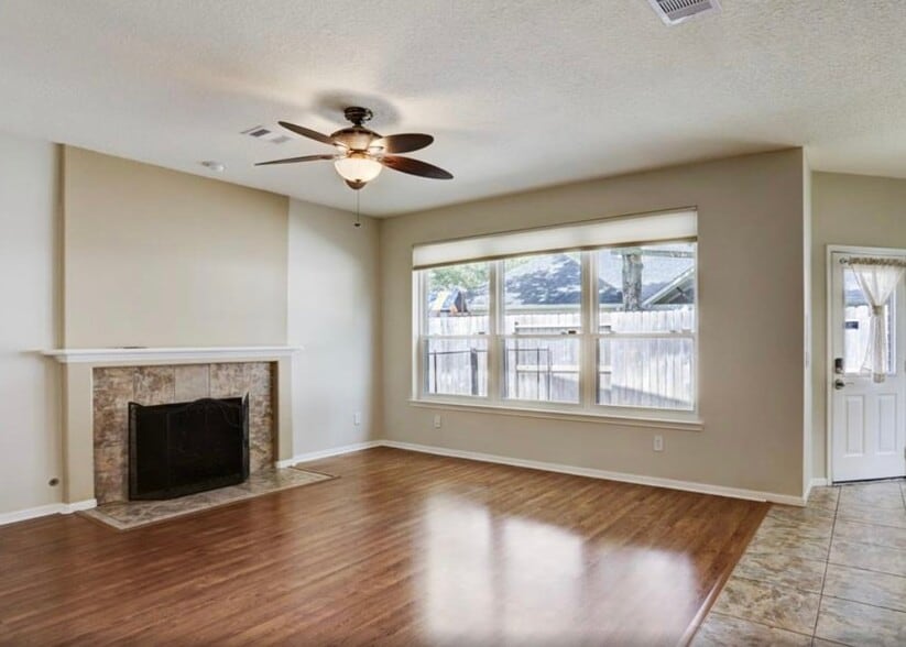 Building Photo - 1427 Roundleaf Ct
